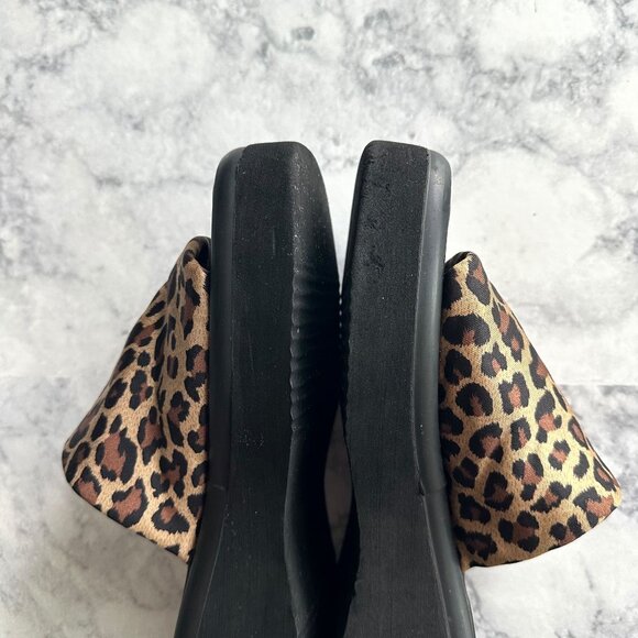 Expressions 90's Y2K Leopard Slide Sandals - Picture 10 of 10